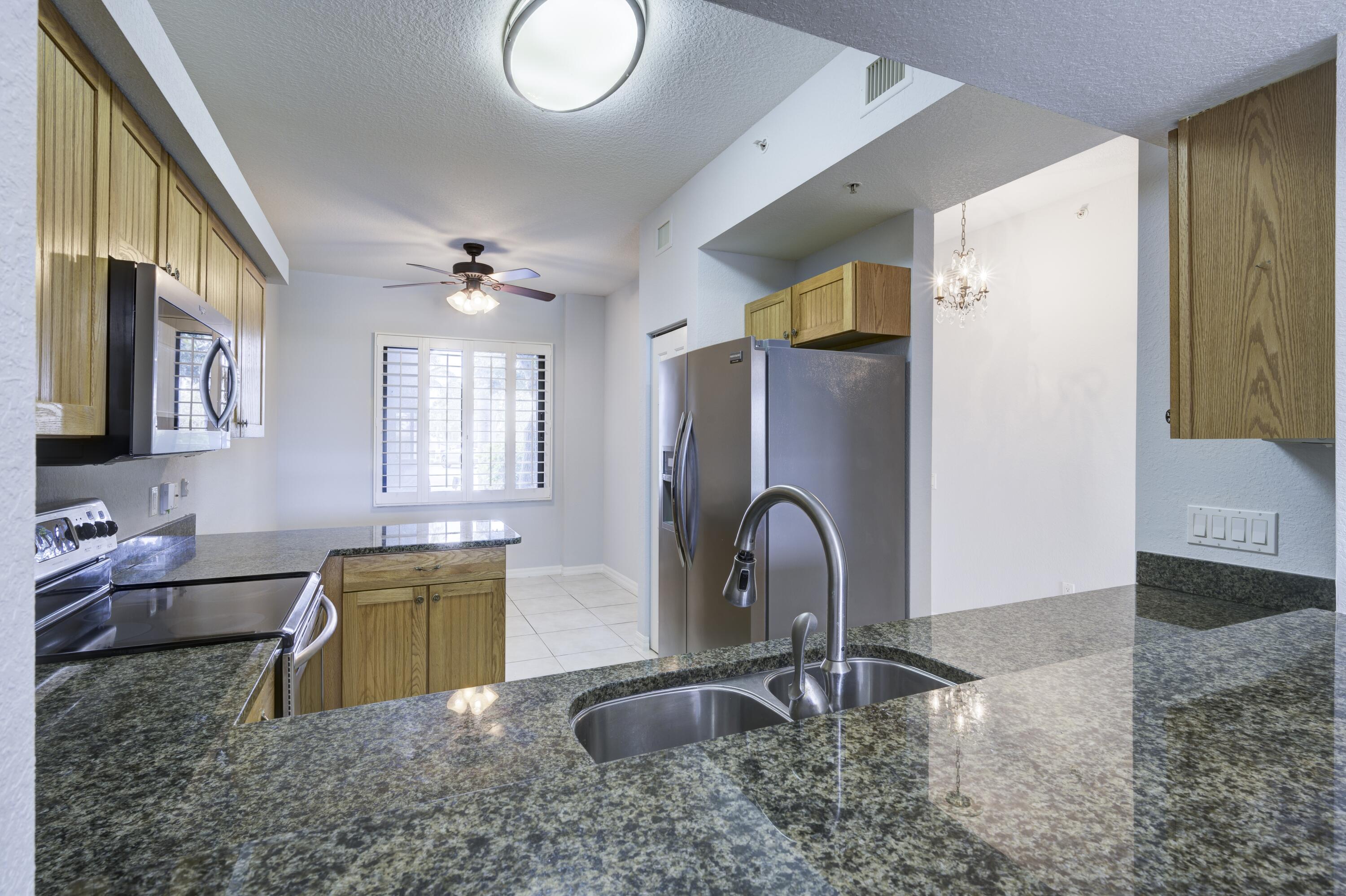 370 Golfview Road, Unit 103 North Palm Beach, FL 33408 - Photo 15 of 28 370 Golfview Rd Apt 103 North-print-014-