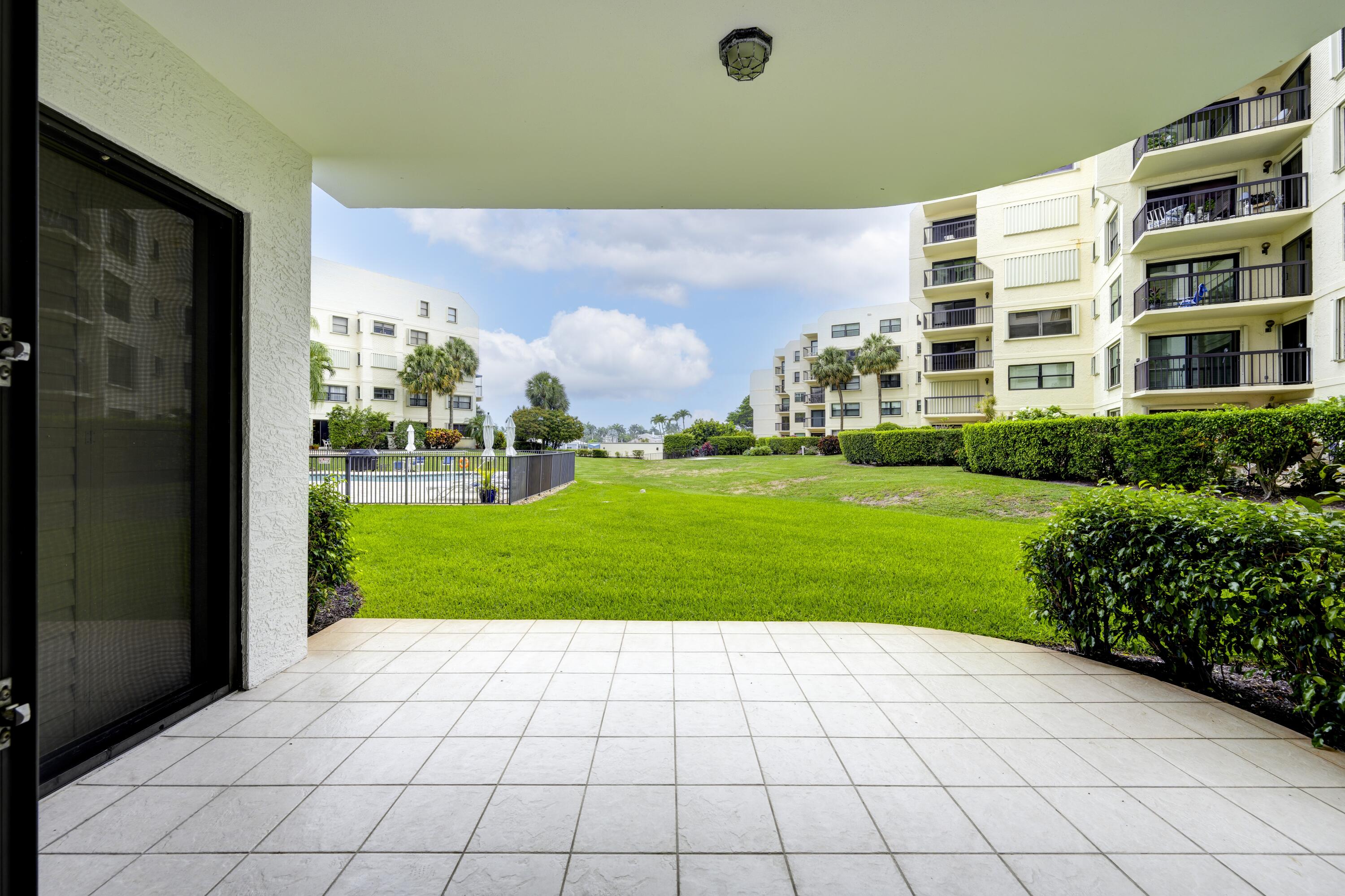 370 Golfview Road, Unit 103 North Palm Beach, FL 33408 - Photo 23 of 28 370 Golfview Rd Apt 103 North-print-023-