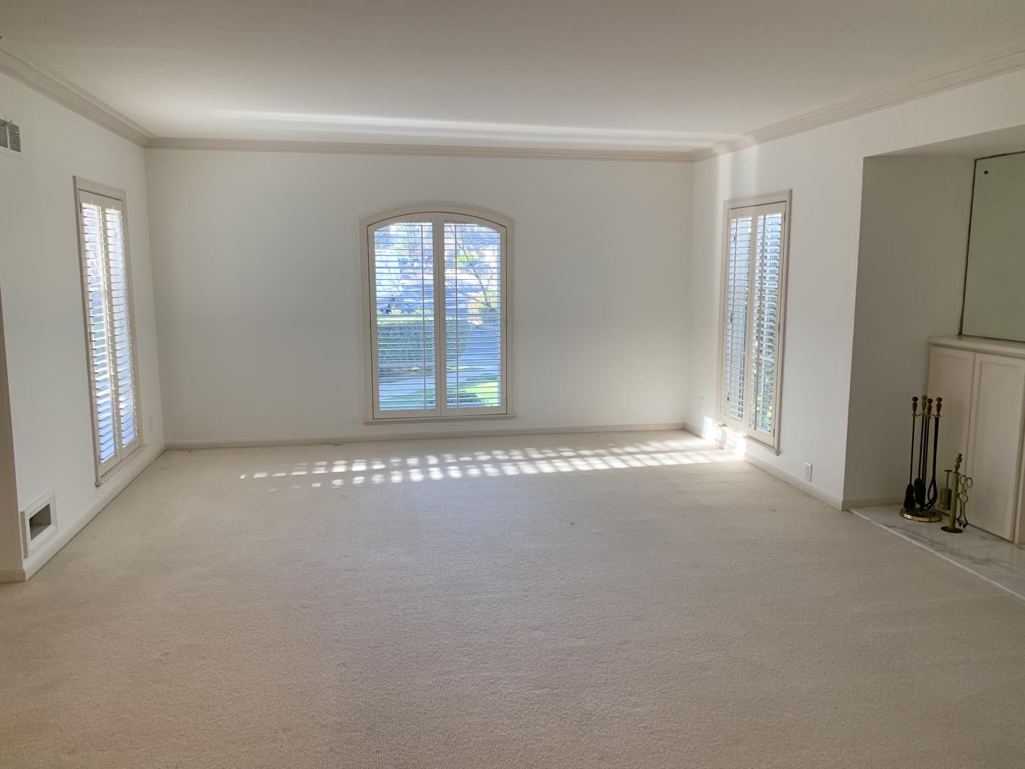628 Alhambra Road San Mateo, CA 94402 - Photo 4 of 17 an empty room with windows