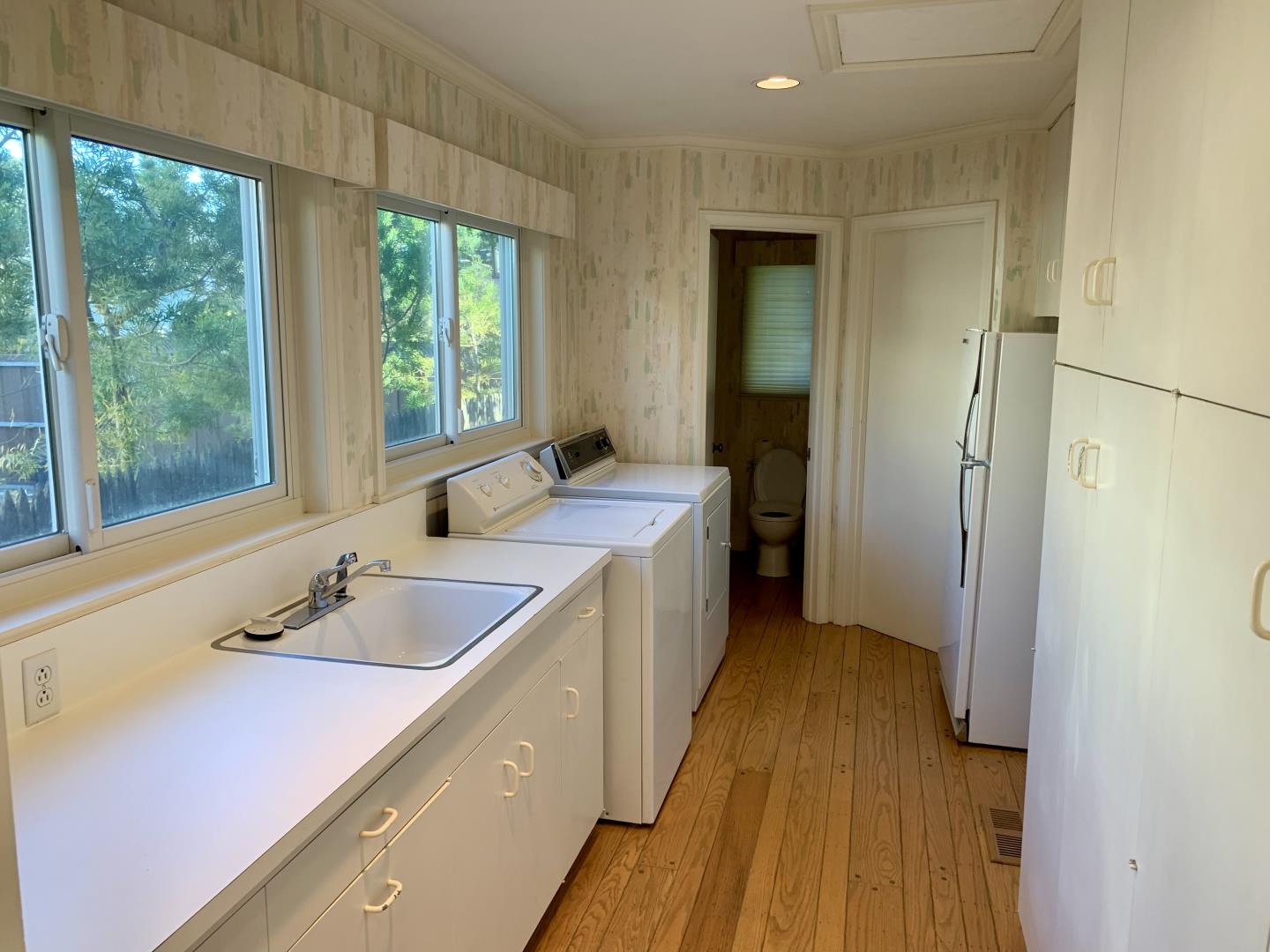 628 Alhambra Road San Mateo, CA 94402 - Photo 9 of 17 a bathroom with a sink a mirror and a bathtub