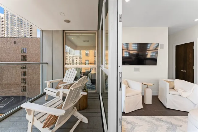 $1,645,000 | 101 Broad Street, Unit 8B, Boston, MA 02110