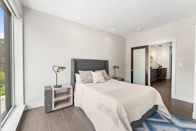 $1,645,000 | 101 Broad Street, Unit 8B, Boston, MA 02110