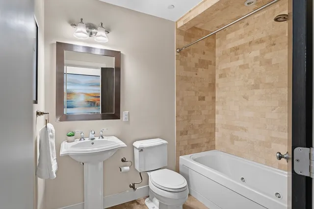 $1,645,000 | 101 Broad Street, Unit 8B, Boston, MA 02110