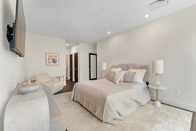 $1,645,000 | 101 Broad Street, Unit 8B, Boston, MA 02110