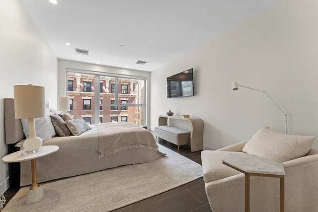 $1,645,000 | 101 Broad Street, Unit 8B, Boston, MA 02110
