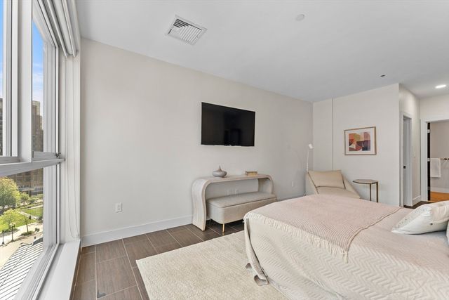 $1,645,000 | 101 Broad Street, Unit 8B, Boston, MA 02110