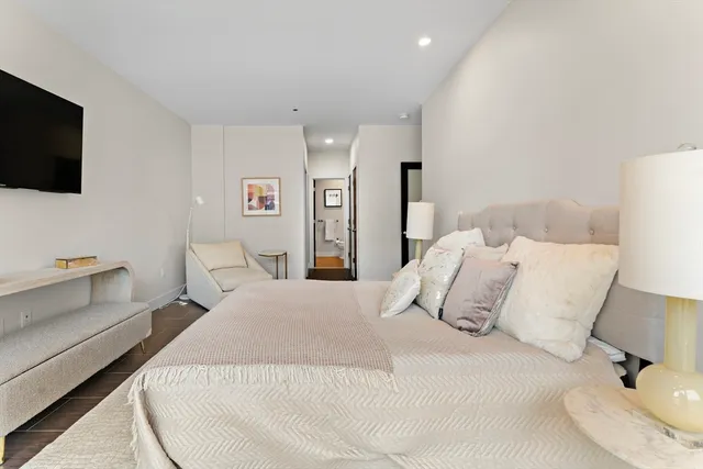 $1,645,000 | 101 Broad Street, Unit 8B, Boston, MA 02110