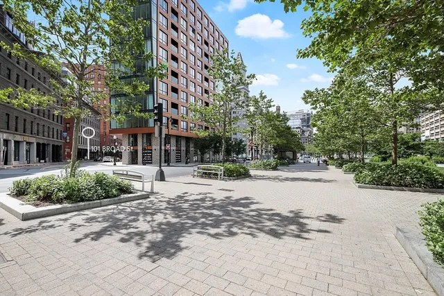 $1,645,000 | 101 Broad Street, Unit 8B, Boston, MA 02110