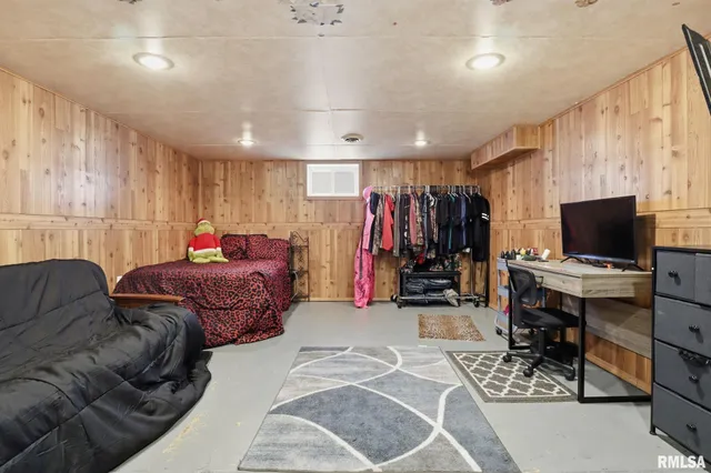 $200,000 | 353 East 4th Avenue, Woodhull, IL 61490