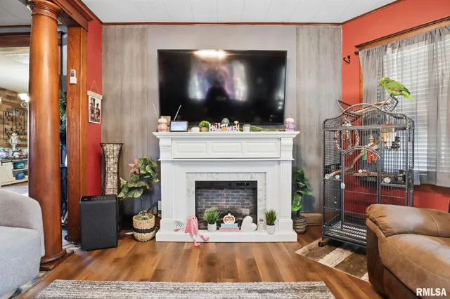 $200,000 | 353 East 4th Avenue, Woodhull, IL 61490