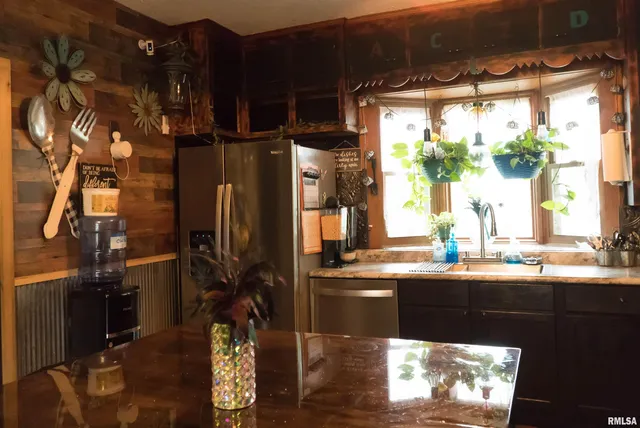 $200,000 | 353 East 4th Avenue, Woodhull, IL 61490