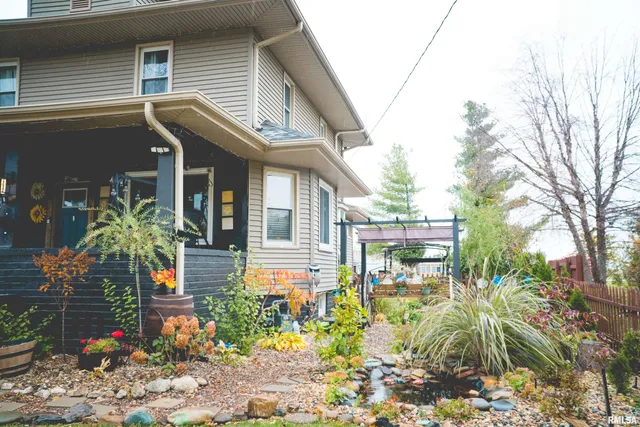 $200,000 | 353 East 4th Avenue, Woodhull, IL 61490