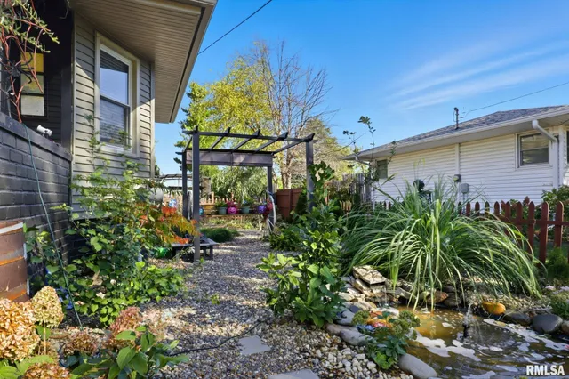 $200,000 | 353 East 4th Avenue, Woodhull, IL 61490