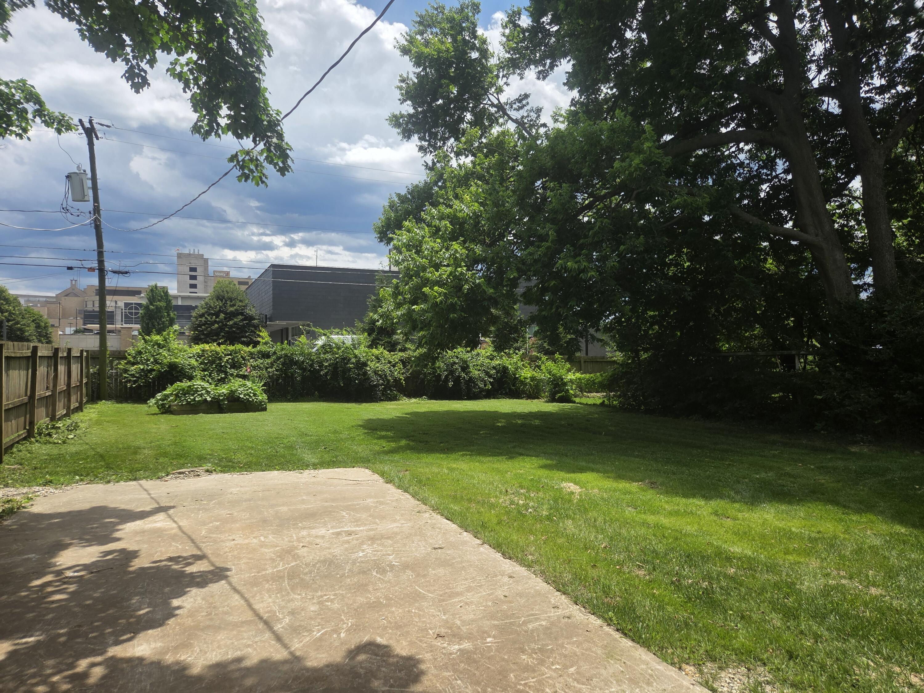 1220 East University Street Springfield, MO 65804 - Photo 22 of 22 Back Yard