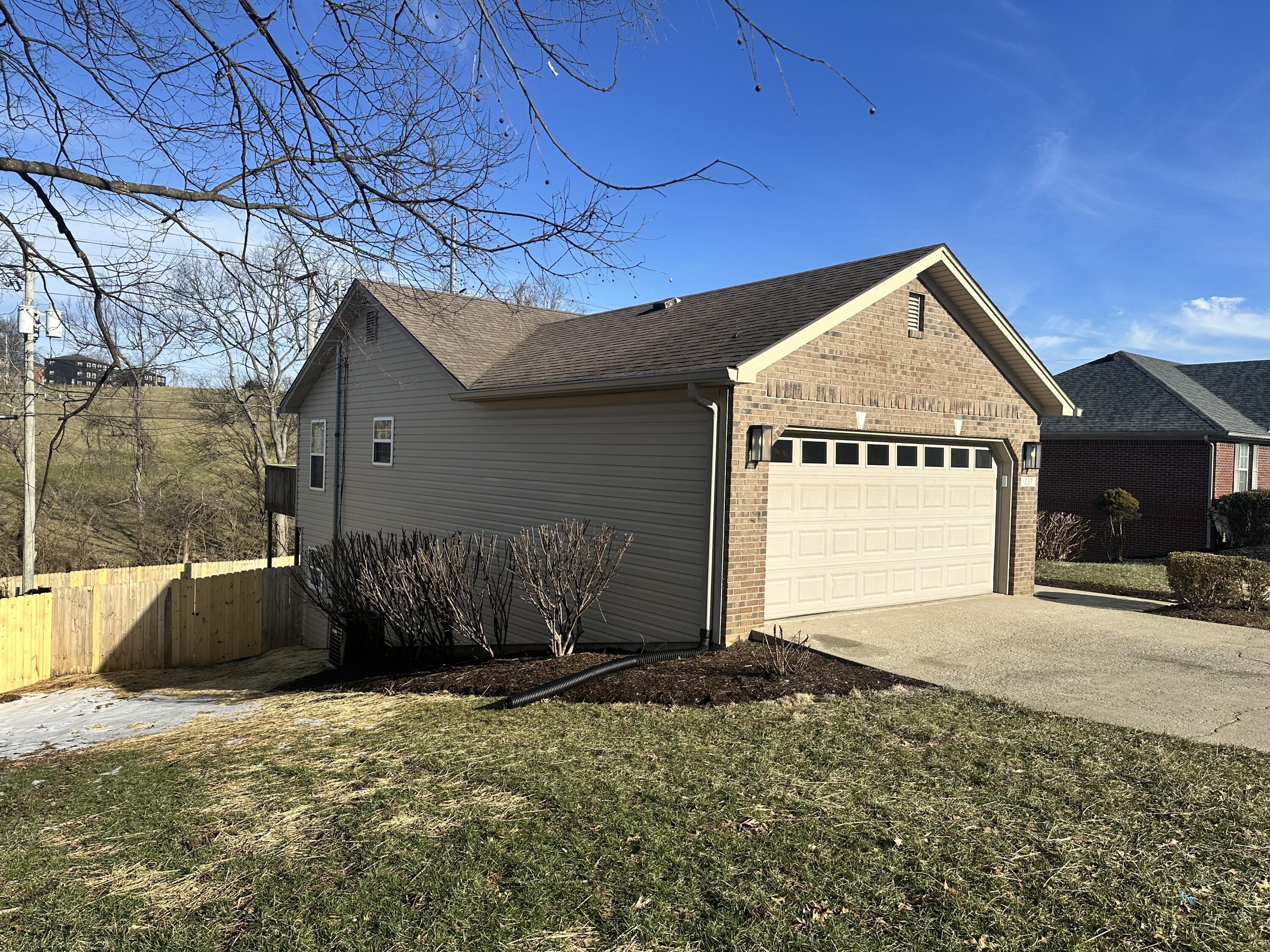 237 Forest Ridge Drive Frankfort, KY 40601 - Photo 3 of 20 3 side front