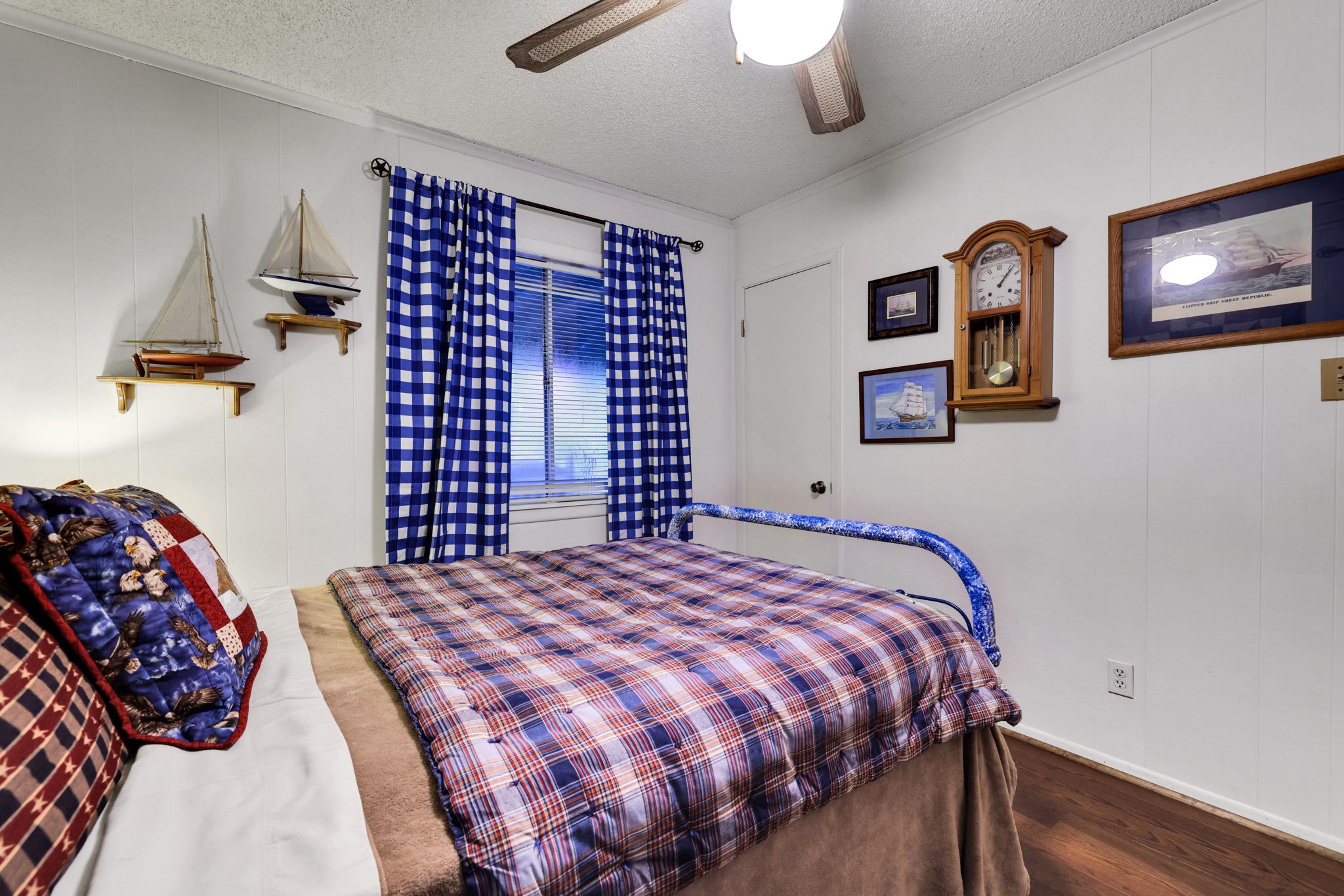 300 Timber Lane Coldspring, TX 77331 - Photo 19 of 43 a bedroom with a bed and a painting on the wall