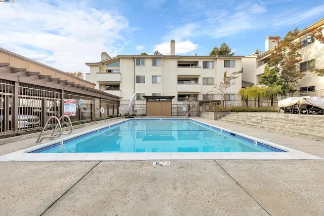 a view of residential houses with outdoor space