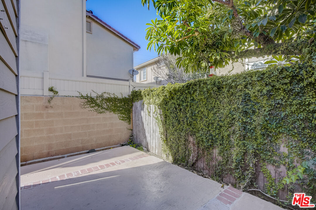 117 East Wilson Street, Unit C Costa Mesa, CA 92627 - Photo 16 of 23 a view of a backyard with plants