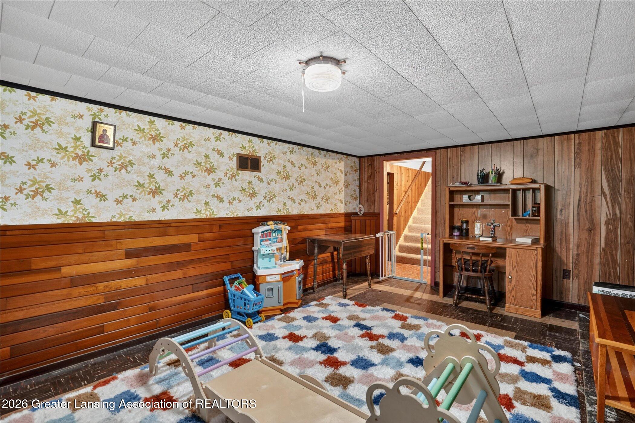 1910 Elmwood Road Lansing, MI 48917 - Photo 29 of 42 33-1910-Elmwood-Rd-Lansing-MI-48917-Wind
