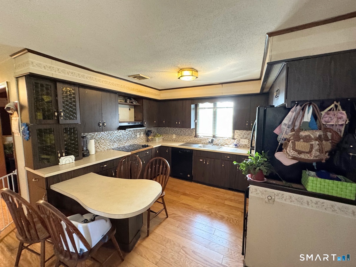 879 Congress Avenue Waterbury, CT 06708 - Photo 10 of 32 lots of cabinetry