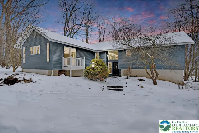$585,000 | 116 Spyglass Hill Road, Tobyhanna, PA 18466