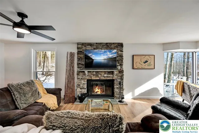 $585,000 | 116 Spyglass Hill Road, Tobyhanna, PA 18466