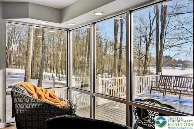 $585,000 | 116 Spyglass Hill Road, Tobyhanna, PA 18466