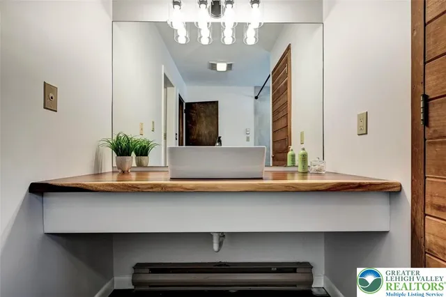 $585,000 | 116 Spyglass Hill Road, Tobyhanna, PA 18466