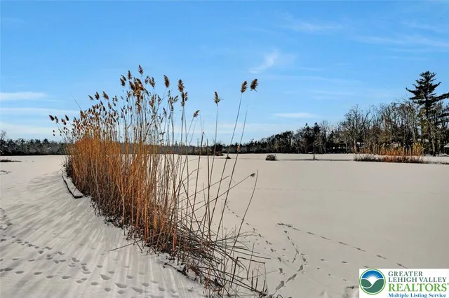 $585,000 | 116 Spyglass Hill Road, Tobyhanna, PA 18466