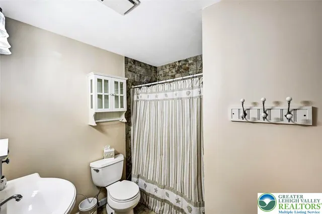 $585,000 | 116 Spyglass Hill Road, Tobyhanna, PA 18466