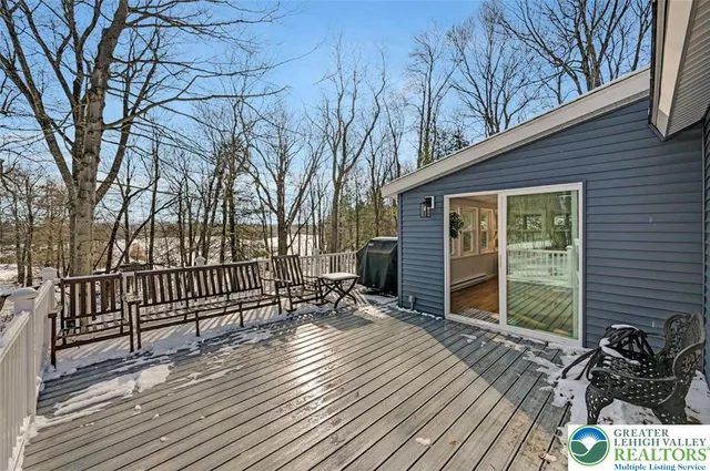 $585,000 | 116 Spyglass Hill Road, Tobyhanna, PA 18466