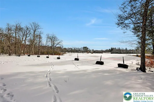 $585,000 | 116 Spyglass Hill Road, Tobyhanna, PA 18466