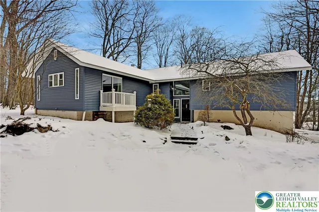 $585,000 | 116 Spyglass Hill Road, Tobyhanna, PA 18466