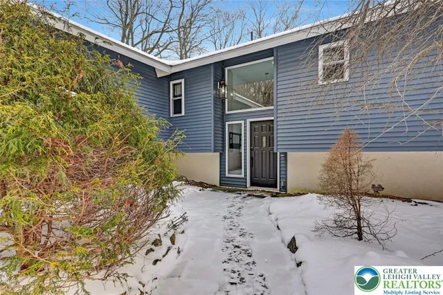 $585,000 | 116 Spyglass Hill Road, Tobyhanna, PA 18466