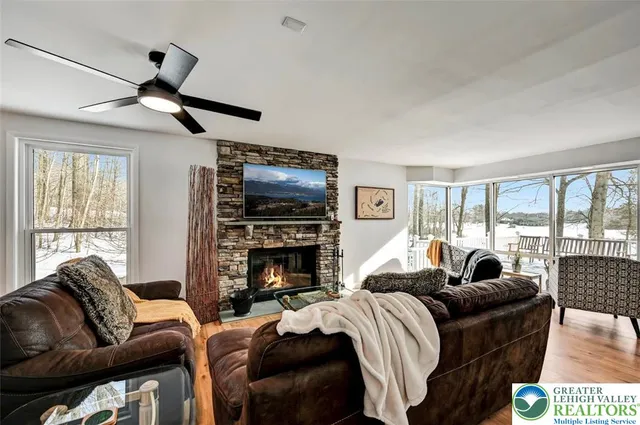 $585,000 | 116 Spyglass Hill Road, Tobyhanna, PA 18466