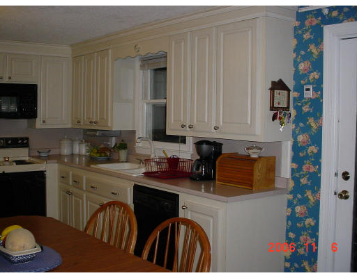 32 Dudley Road Townsend, MA 01469 - Photo 4 of 29 Gallery Image 4
