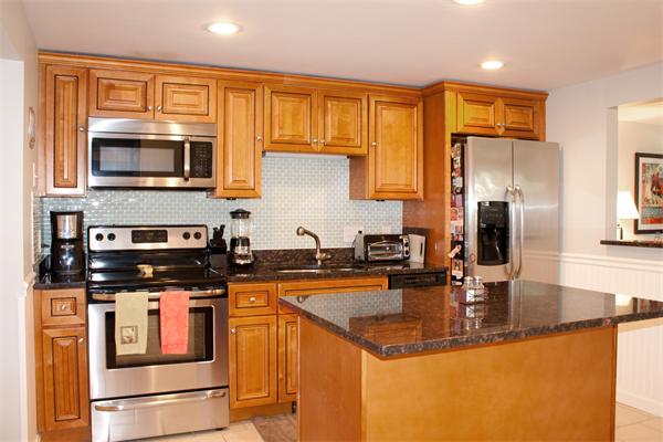 28 Coolidge Road Walpole, MA 02081 - Photo 4 of 21 Gallery Image 4
