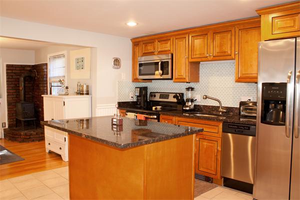 28 Coolidge Road Walpole, MA 02081 - Photo 5 of 21 Gallery Image 5