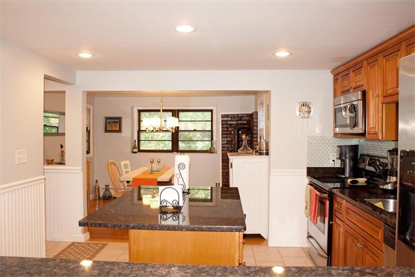 28 Coolidge Road Walpole, MA 02081 - Photo 6 of 21 Gallery Image 6