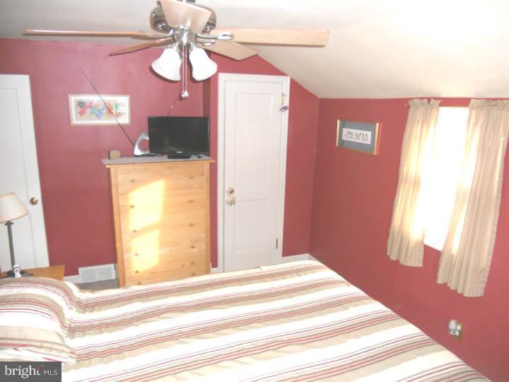 128 Redford Road Oreland, PA 19075 - Photo 11 of 25 Bedroom - Main