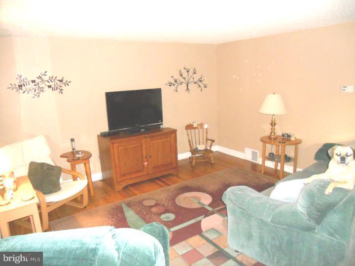 128 Redford Road Oreland, PA 19075 - Photo 3 of 25 Living Room