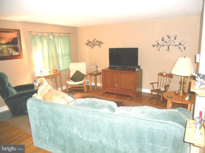 128 Redford Road Oreland, PA 19075 - Photo 4 of 25 Living Room