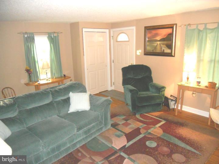 128 Redford Road Oreland, PA 19075 - Photo 5 of 25 Living Room