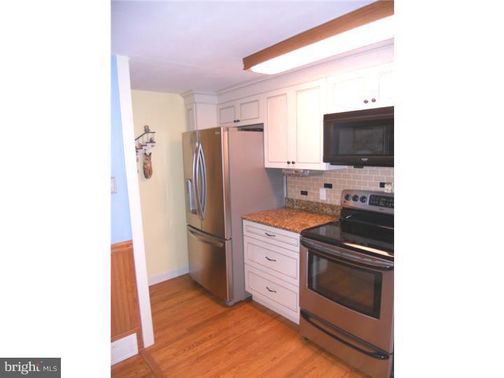 128 Redford Road Oreland, PA 19075 - Photo 9 of 25 Kitchen