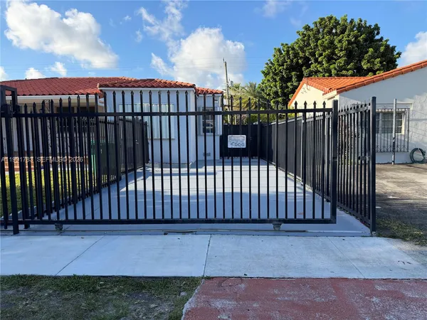$1,800 | 1765 Southwest 21st Street, Unit 2, Miami, FL 33145