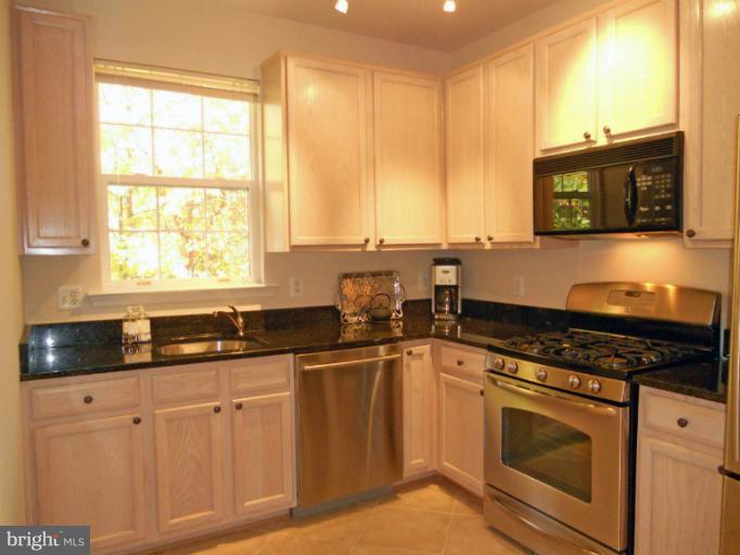 11400 Windleaf Court, Unit E Reston, VA 20194 - Photo 8 of 18 Kitchen