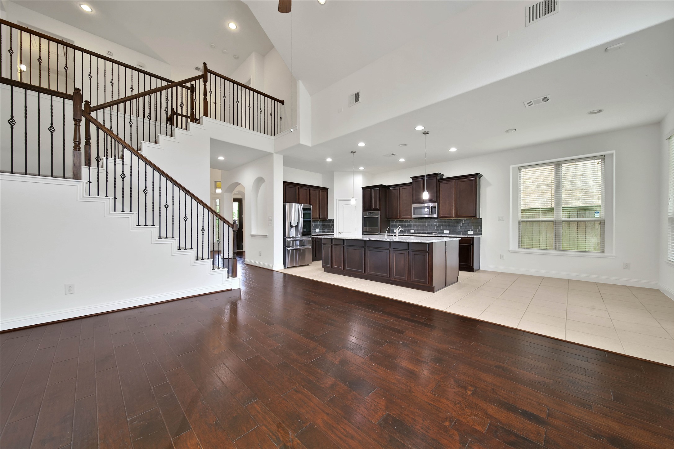 27 Waterfall Way Tomball, TX 77375 - Photo 10 of 29