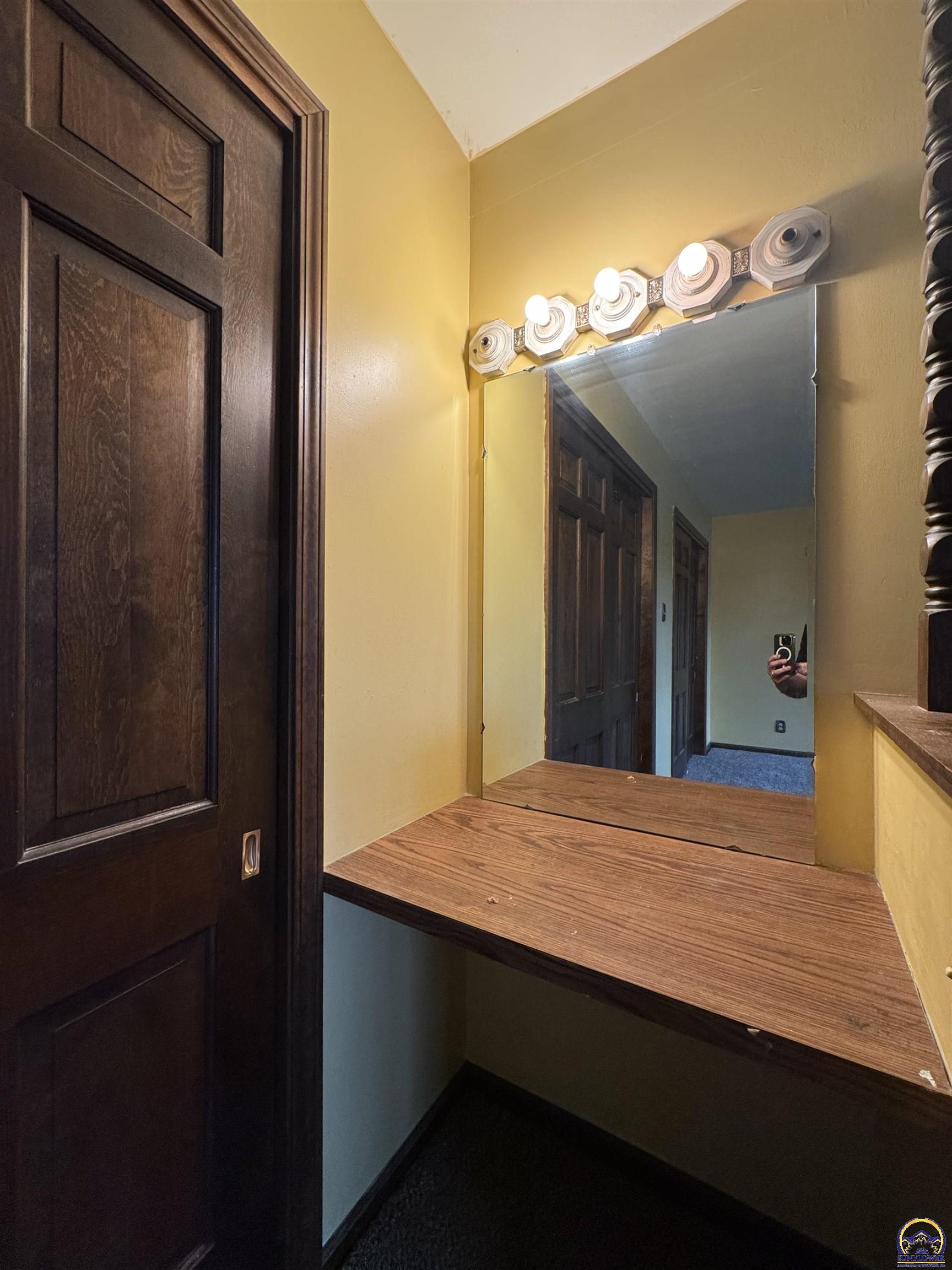 5002 Southwest 28th Street Topeka, KS 66614 - Photo 13 of 32