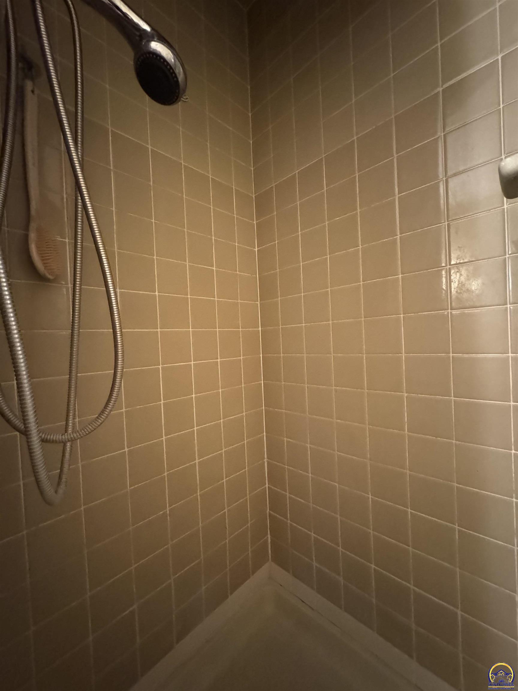 5002 Southwest 28th Street Topeka, KS 66614 - Photo 17 of 32