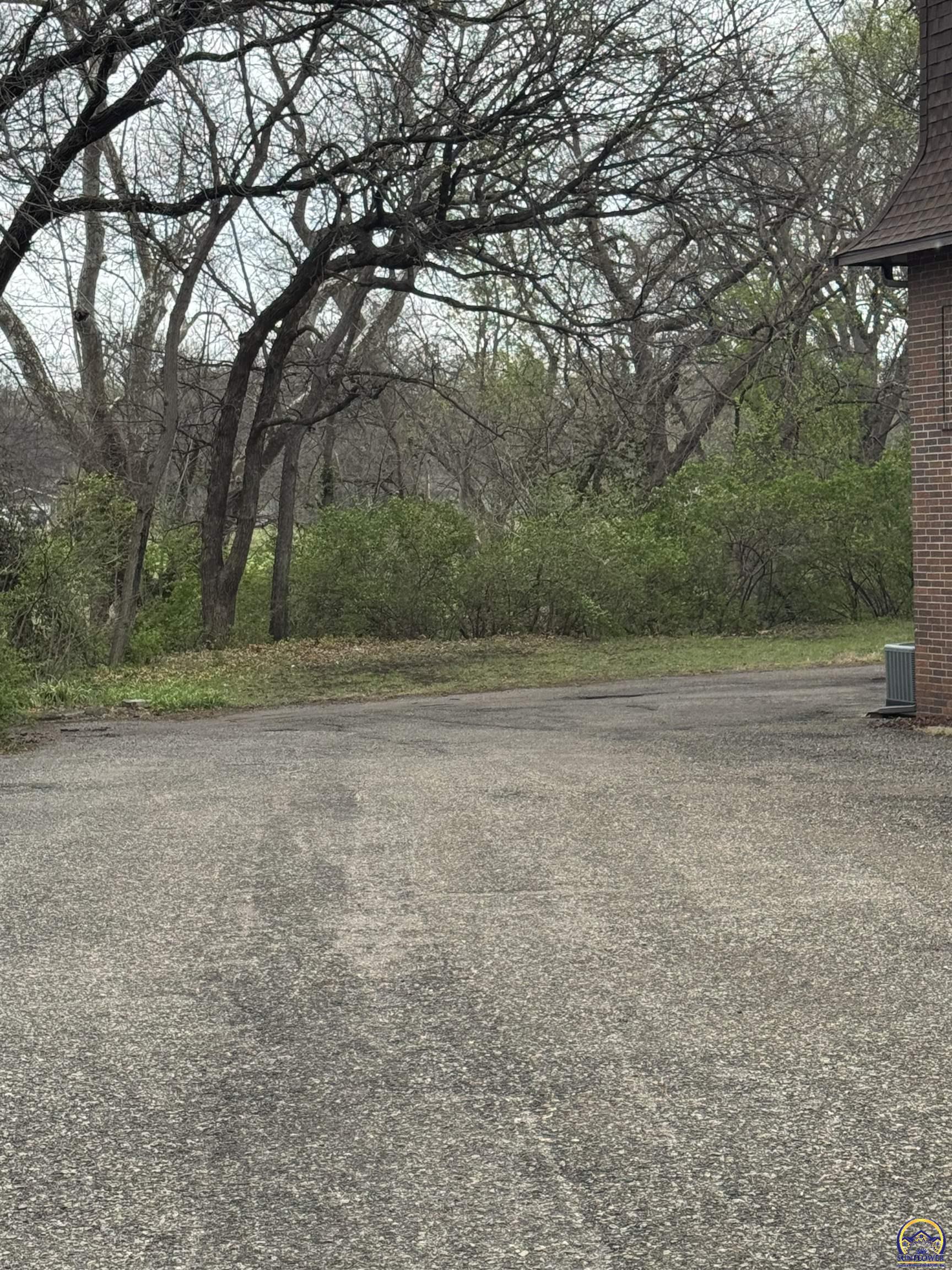 5002 Southwest 28th Street Topeka, KS 66614 - Photo 30 of 32